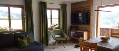 Smart-TV, Kamin, DVD-Player, Tischtennisplatte