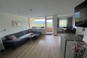 Smart-TV, Tischtennisplatte