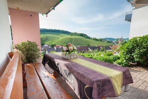 Outdoor dining - Holiday apartment with 2 bedrooms (Kappelrodeck-Waldulm)