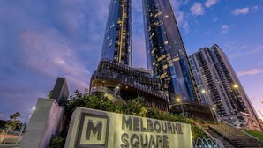 Exterior - New luxury 51st Floor skyline sunshine view (Southbank)