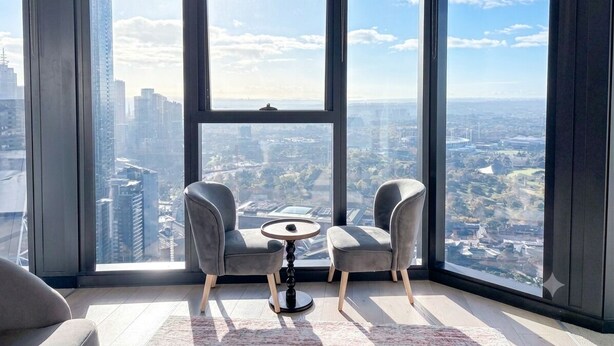 Interior - New luxury 51st Floor skyline sunshine view (Southbank)