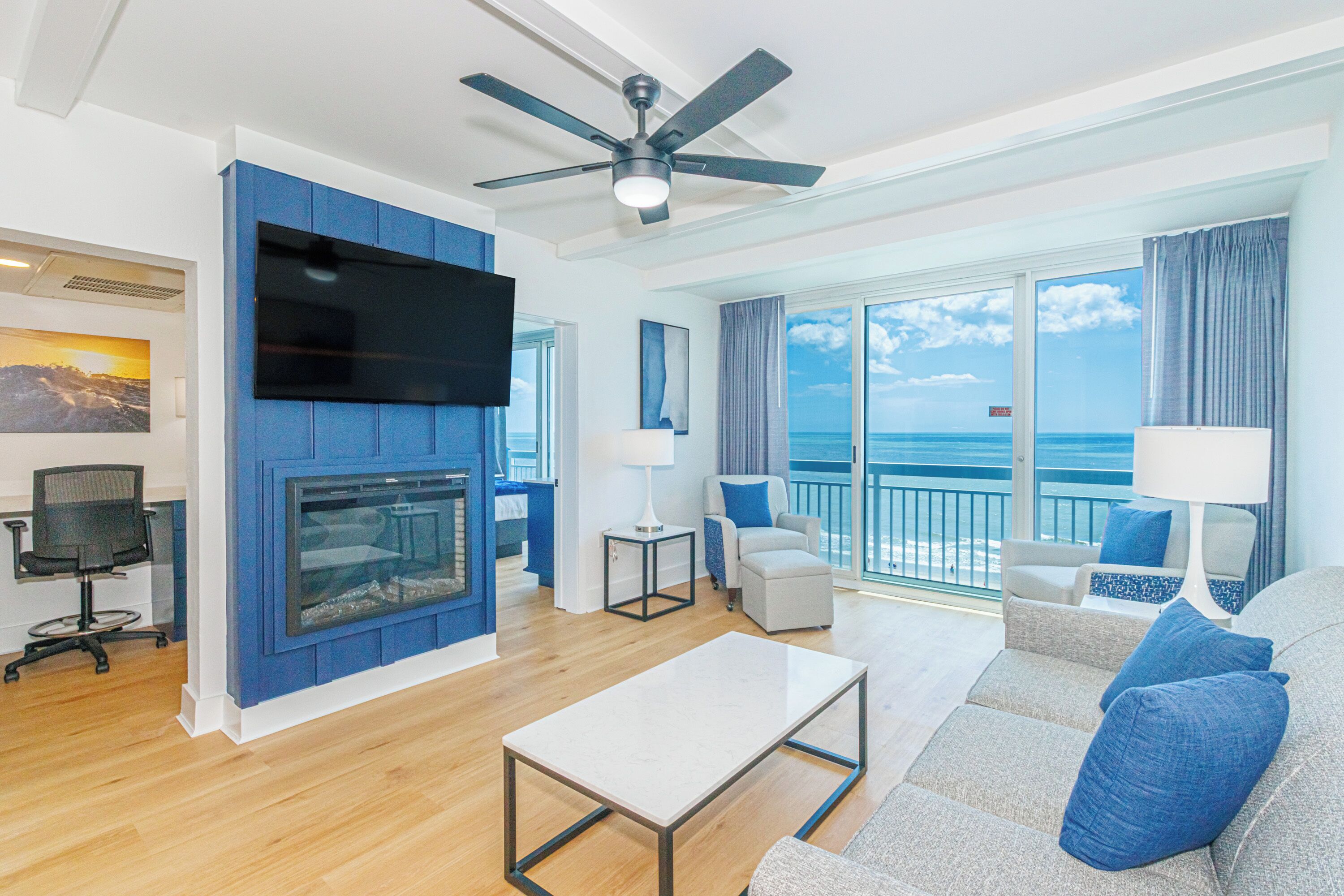 Smart TV, fireplace