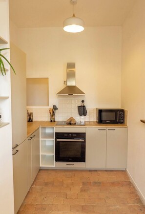 Private kitchen - Lisael, Vacation Rental for 4 to 6 People Near Puy du Fou (Mauléon)