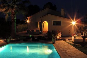 Pool - Villa with a very large pool (Mougins)