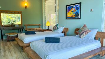 5 bedrooms, iron/ironing board, WiFi, bed sheets