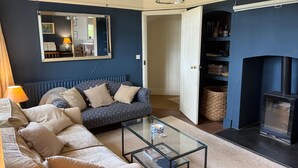 Smart TV, fireplace, books - Cosy Lodge House set in the majestic Quantock Hills (Bishops Lydeard)