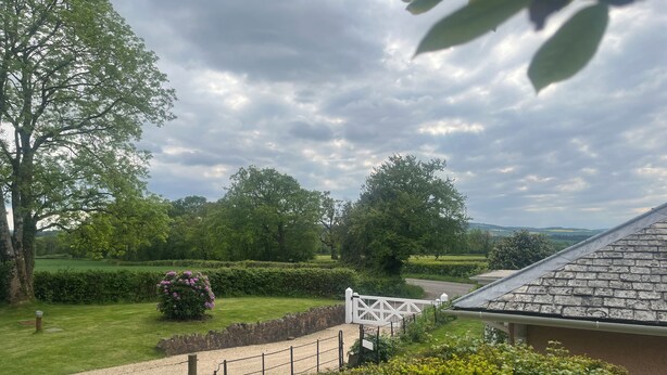 Property grounds - Cosy Lodge House set in the majestic Quantock Hills (Bishops Lydeard)