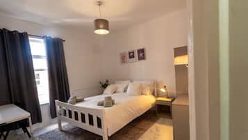 2 bedrooms, iron/ironing board, free WiFi, bed sheets
