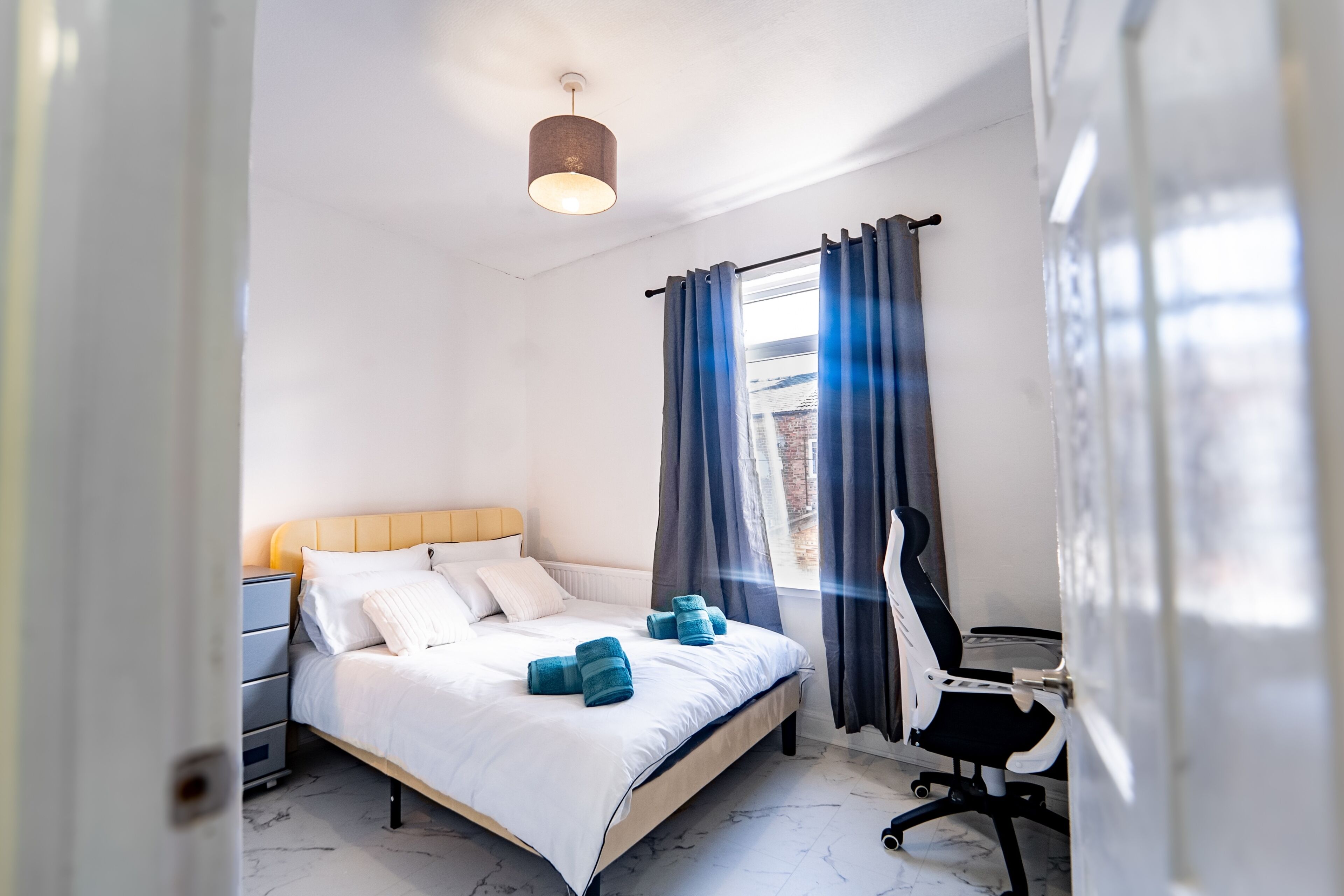 2 kamar tidur, setrika/meja setrika, Wi-Fi gratis, dan seprai linen