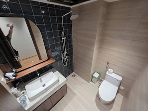 Bathroom - Homestay trung tâm Hạ Long 10-12 người, Full tiện nghi, gần Vincom & bãi tắm (Hồng Gai)