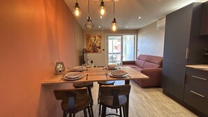 Dining - Apartment port view, air conditioning - 4 guests (Cap d'Agde)