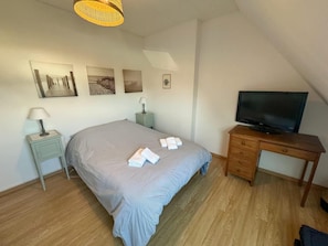 3 Schlafzimmer, Bügeleisen/Bügelbrett, Bettwäsche
