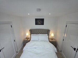 1 kamar tidur, setrika/meja setrika, Wi-Fi gratis, dan seprai linen