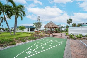 Property grounds - 2B/2B Beachfront Vacation Condo at SUNSET RESORT!  Spectacular Gulf Views! Heated Pool! (Fort Myers Beach)