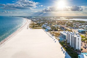 On the beach - 2B/2B Beachfront Vacation Condo at SUNSET RESORT!  Spectacular Gulf Views! Heated Pool! (Fort Myers Beach)