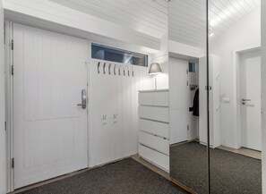 Interior - Spacious and family friendly house with Spa area in Reykjavik (Reykjavík)