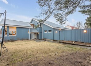 Exterior - Spacious and family friendly house with Spa area in Reykjavik (Reykjavík)