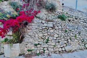 Property grounds - GuestHost - Petra Pece Panoramic Apartment (Ragusa)
