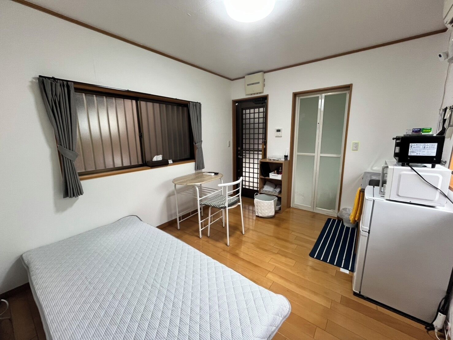 1 室のベッドルーム、WiFi