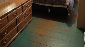 2 bedrooms, internet, bed sheets - Main Lodge Mac’s Camp (Spring Bay)