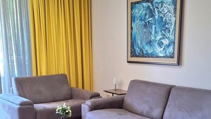 Living area - Sunny Pržno Escape Near Beaches with Pool & Indoor Garage (Pržno)