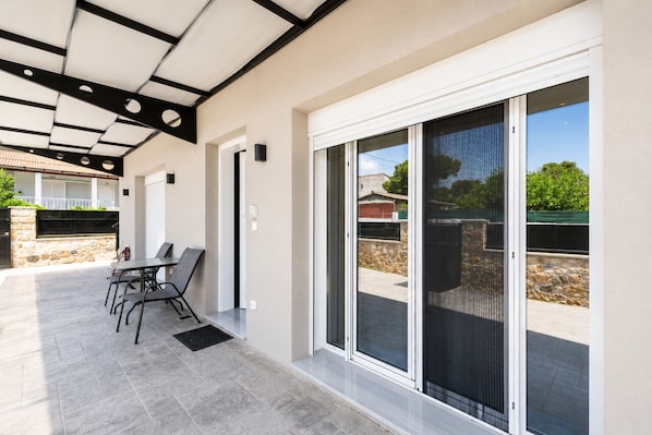 Deluxe Apartment, Ground Floor | Outdoor dining - Diogenis Apartments By SEM (Artemis)