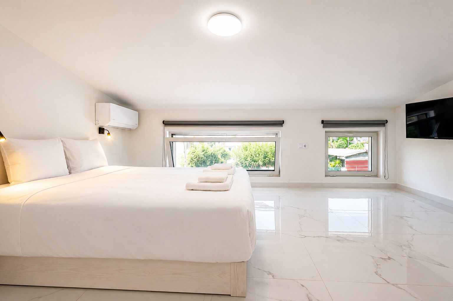 Basic Apartment, Courtyard View | Desk, laptop workspace, iron/ironing board, WiFi (free)
