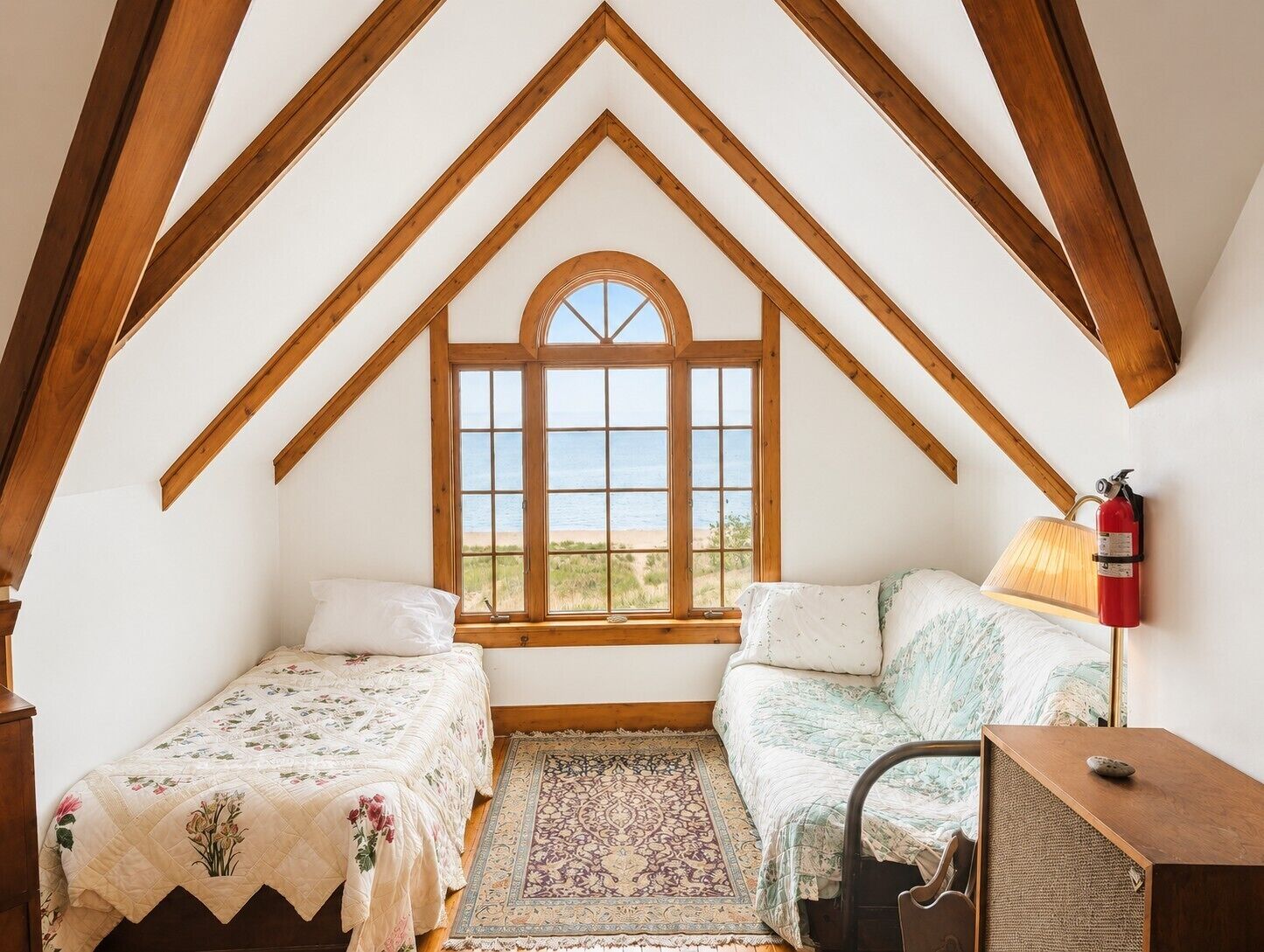 6 bedrooms, desk, iron/ironing board, free WiFi