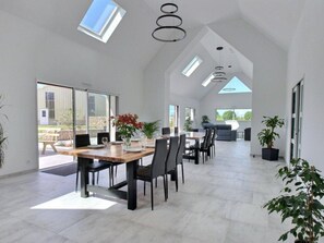 Apartment | Dining - Ploudalmezeau House With Heated Pool (Ploudalmezeau)