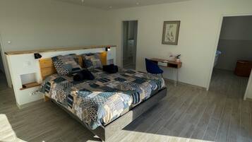 Apartment | 6 bedrooms, iron/ironing board, bed sheets