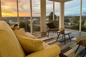 Living area - `Bellevue Manor` on Beauty Point (Turvey Park)