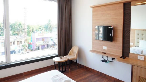 Quarto casal luxo, vista para a cidade | Escrivaninha