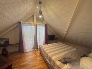 2 soverom, strykejern/-brett, internettilgang og sengetøy