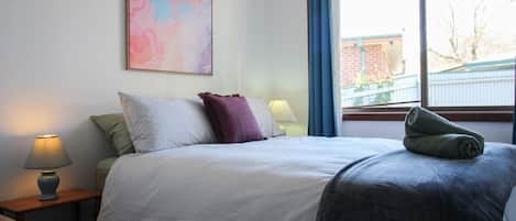 3 bedrooms, desk, iron/ironing board, WiFi