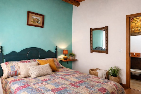 2 bedrooms, iron/ironing board, WiFi (free), bed sheets