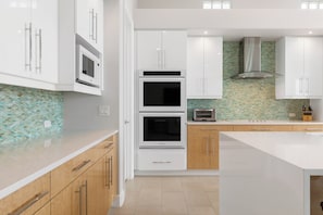 Coffee/tea maker, fridge, microwave, oven
