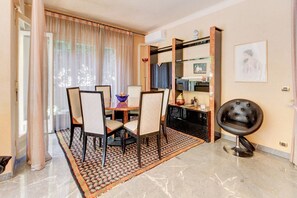 Dining - Vrbo Property (Nice)