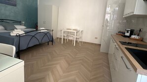 Room - Marzia's House: A Cozy Apartment in the Heart of Naples (Napoli)