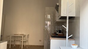 Private kitchen - Marzia's House: A Cozy Apartment in the Heart of Naples (Napoli)