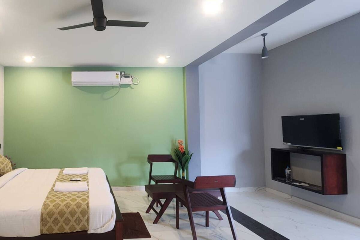 Premium Room | Desk, laptop workspace