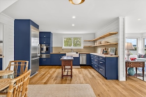 Private kitchen - Lakefront retreat with stunning sunsets, scenic lake and mountain view’s (Shoreham)