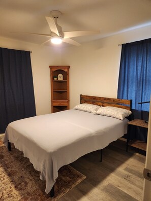 3 bedrooms, WiFi, bed sheets - 3-bedroom farmhouse in tranquil Emory with cool AC (Emory)