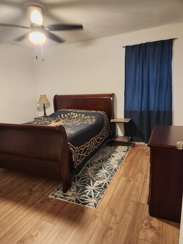 3-bedroom farmhouse in tranquil Emory with cool AC