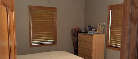 WiFi, bed sheets