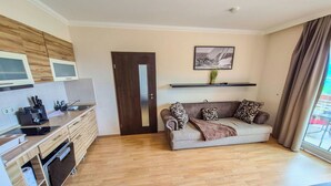Living area - Beautiful apartment for 3 people with WIFI, TV and balcony (Finkenstein Am Faaker See)