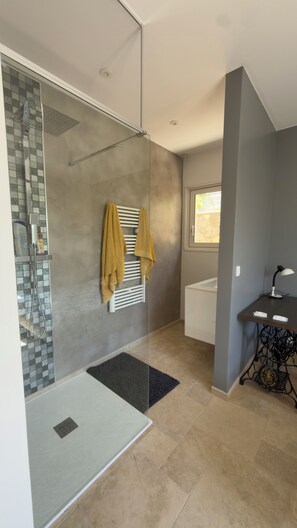 Bathroom - Vrbo Property (Seillans)