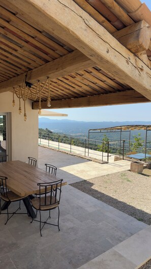 Outdoor dining - House with a sea view—perfect for a family vacation—in the town of Seillans (Seillans)