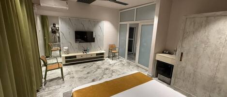 4 bedrooms, WiFi, bed sheets