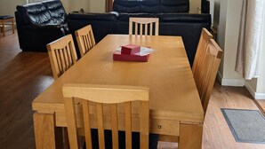 Dining - Atlantic Reach Lodge - Spacious 4 Bedroom Retreat (Newquay)