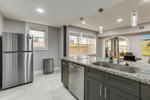 Explore Dtwn & Museum District! 4BR Houston Apts